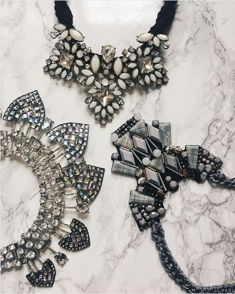 How to | Accessorize Like a Pro - Alyce Paris