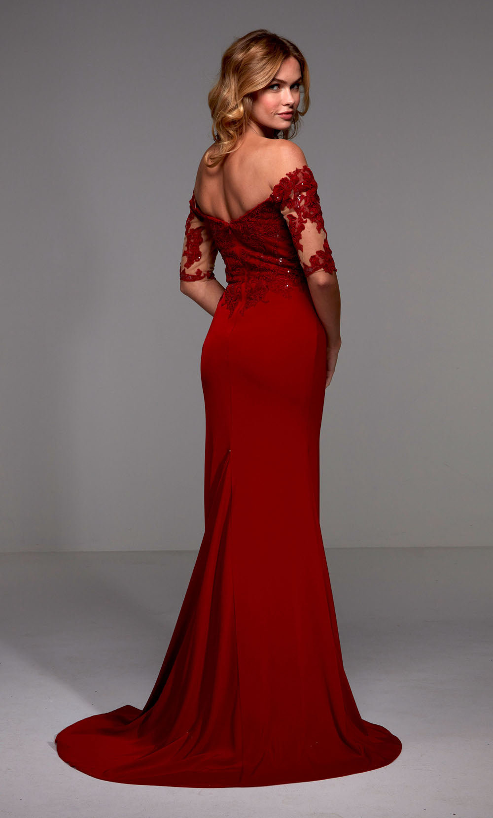 Alyce Paris 27518 Occasion spéciale au large de l'épaule Robe droite ornée