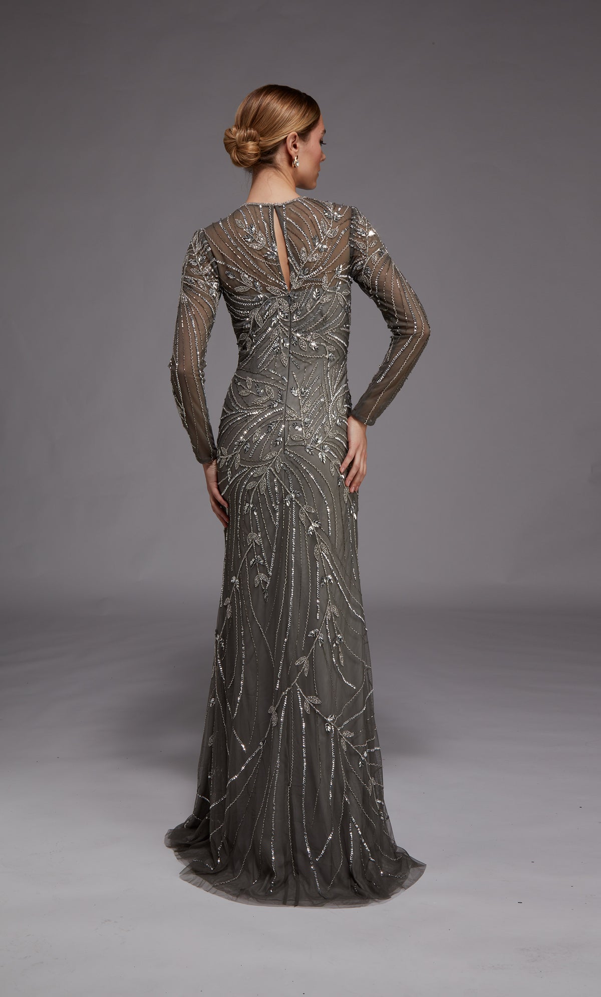 Alyce Paris 27801 decote de ocasião especial embelezado um vestido de linha