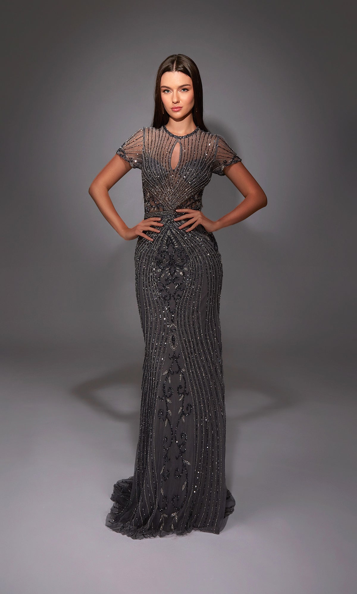 Alyce Paris 27823 Occasion spéciale décolleté coupé une robe droite embellie