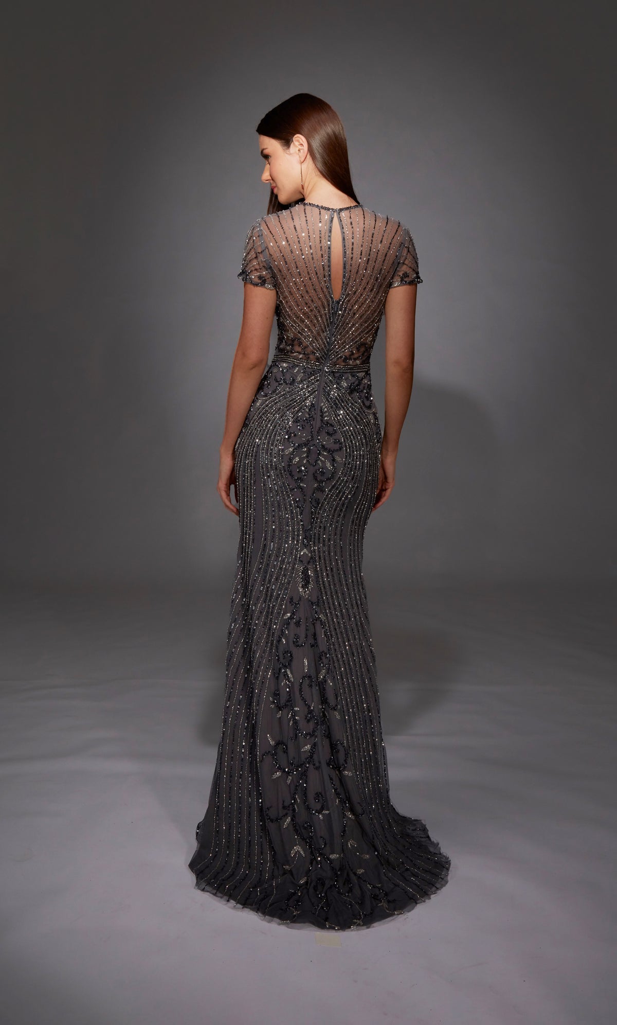 Alyce Paris 27823 Occasion spéciale décolleté coupé une robe droite embellie