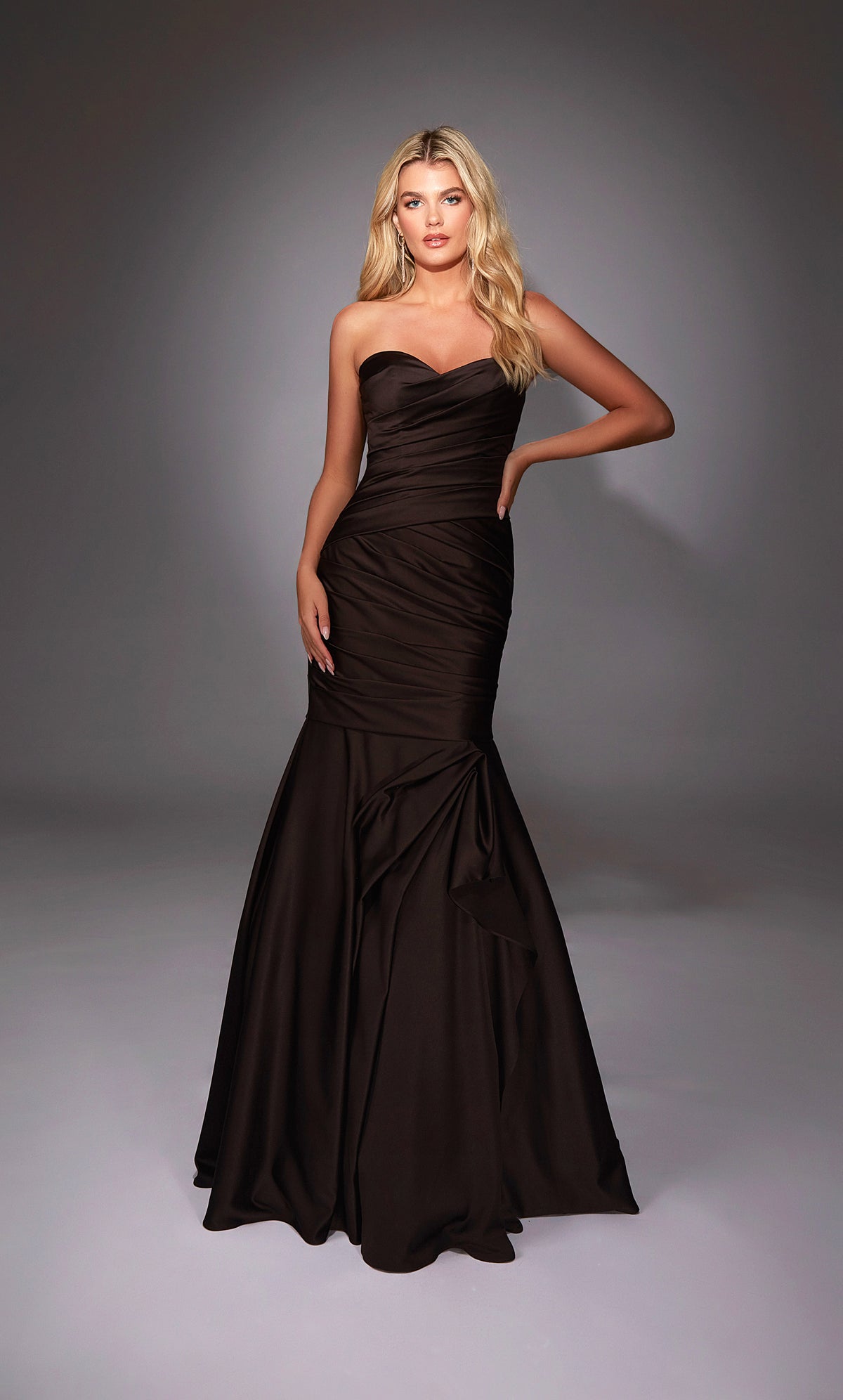 Alyce Paris 27836 Occasione speciale fuori dalla scollatura delle spalle Abito sirena arricciata/drappeggiata