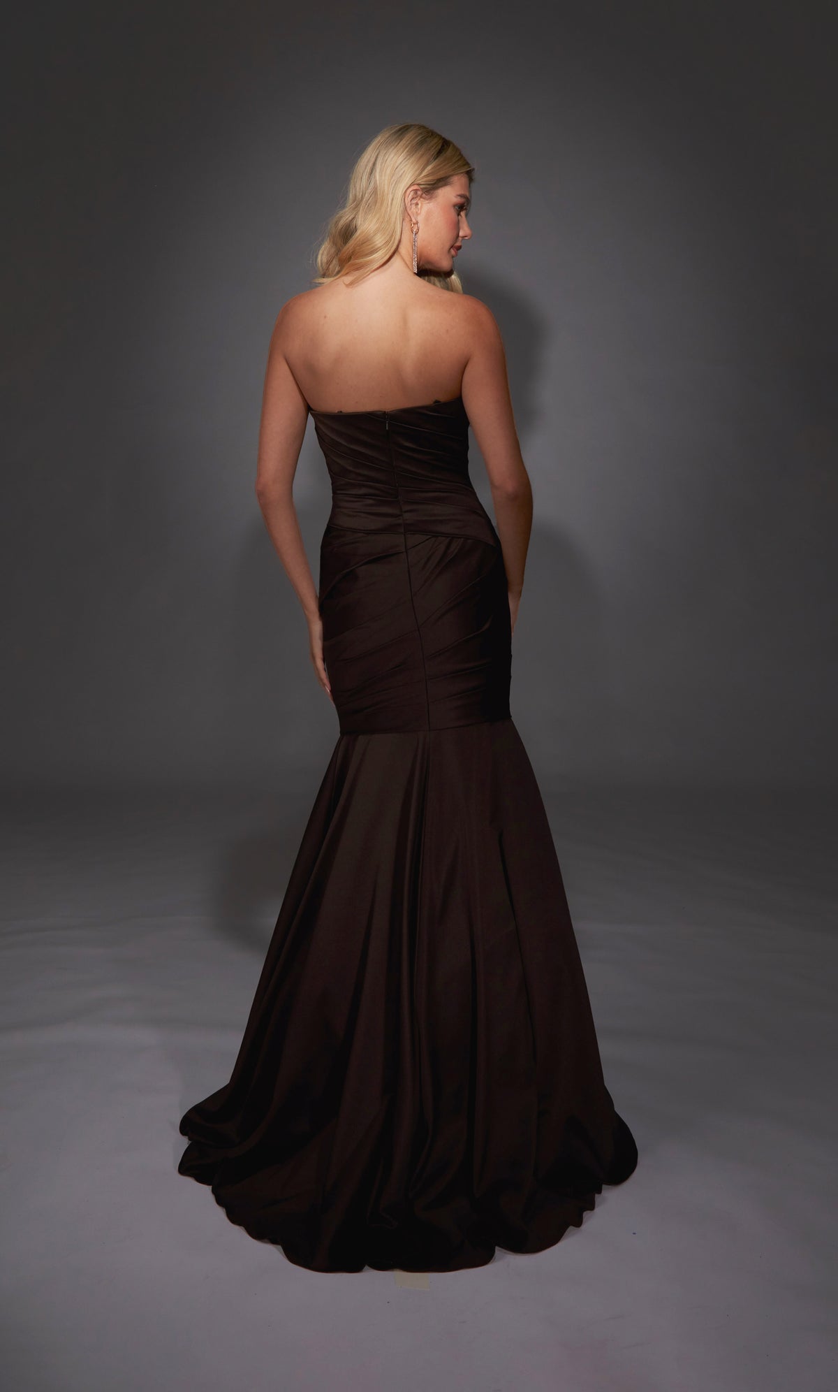 Alyce Paris 27836 Occasione speciale fuori dalla scollatura delle spalle Abito sirena arricciata/drappeggiata