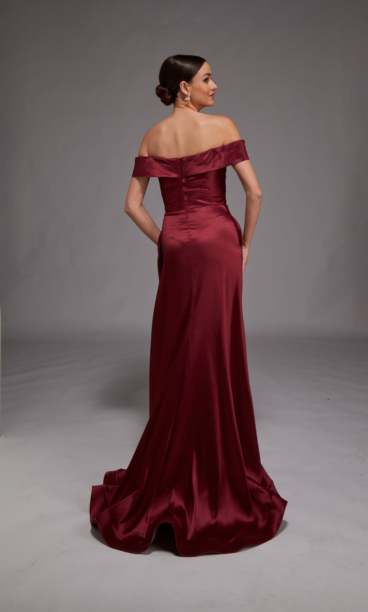 ALYCE PARIS 27857 Occasione speciale una scollatura a spalla arricciata/drappeggiata.