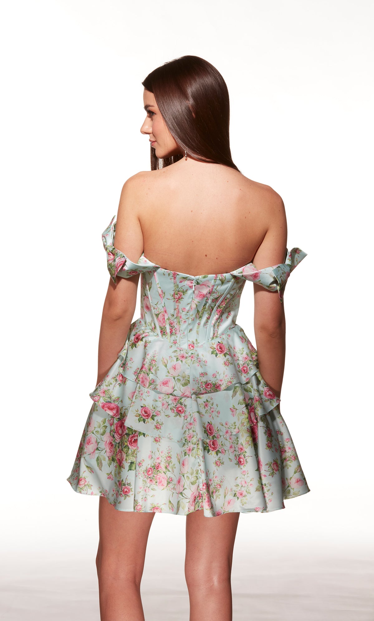 Alyce Paris 30037 Bomecoming curto fora do decote do ombro Rufga um vestido de linha