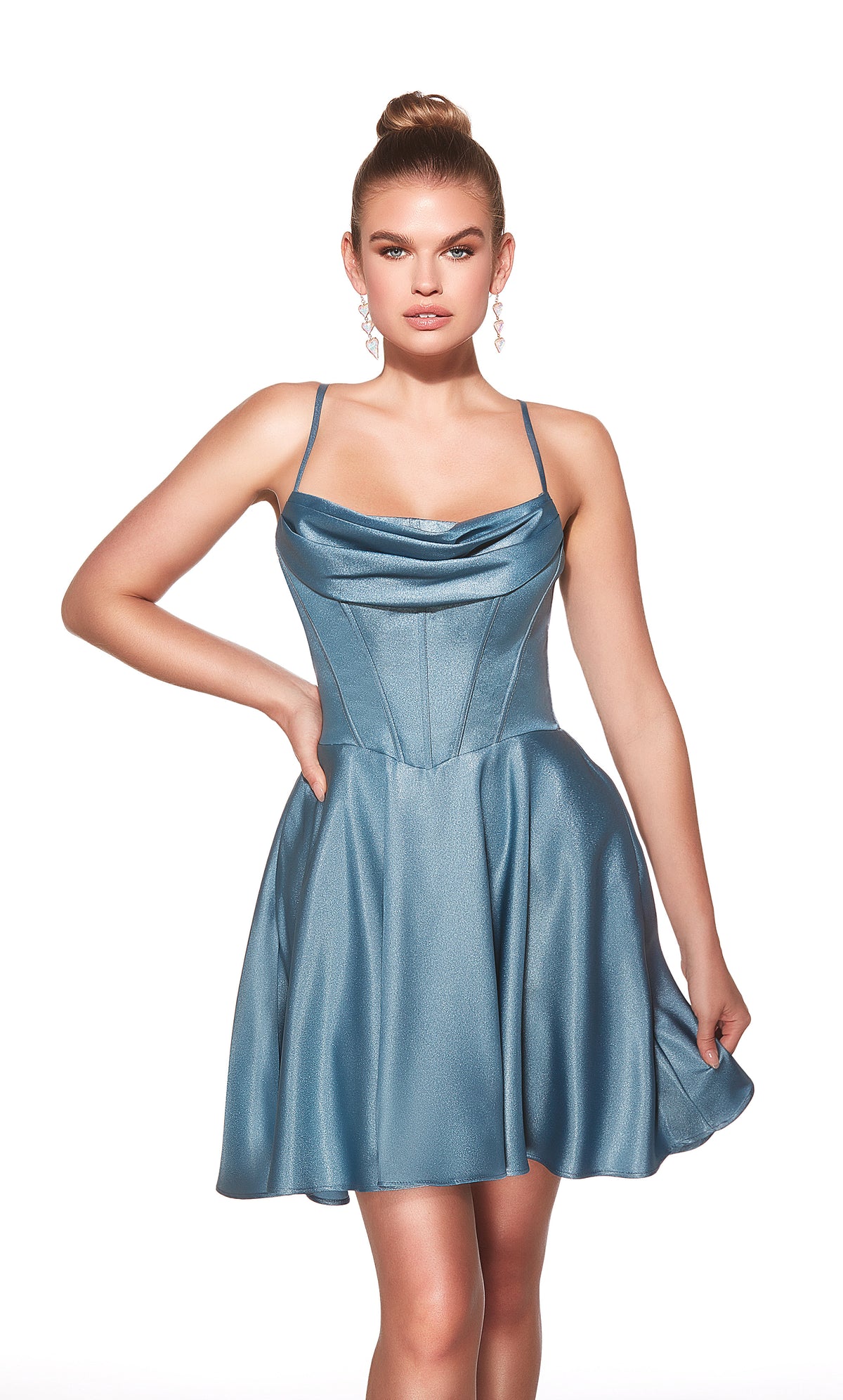 Alyce Paris 30047 Homecoming court coude-coude corset une robe de ligne