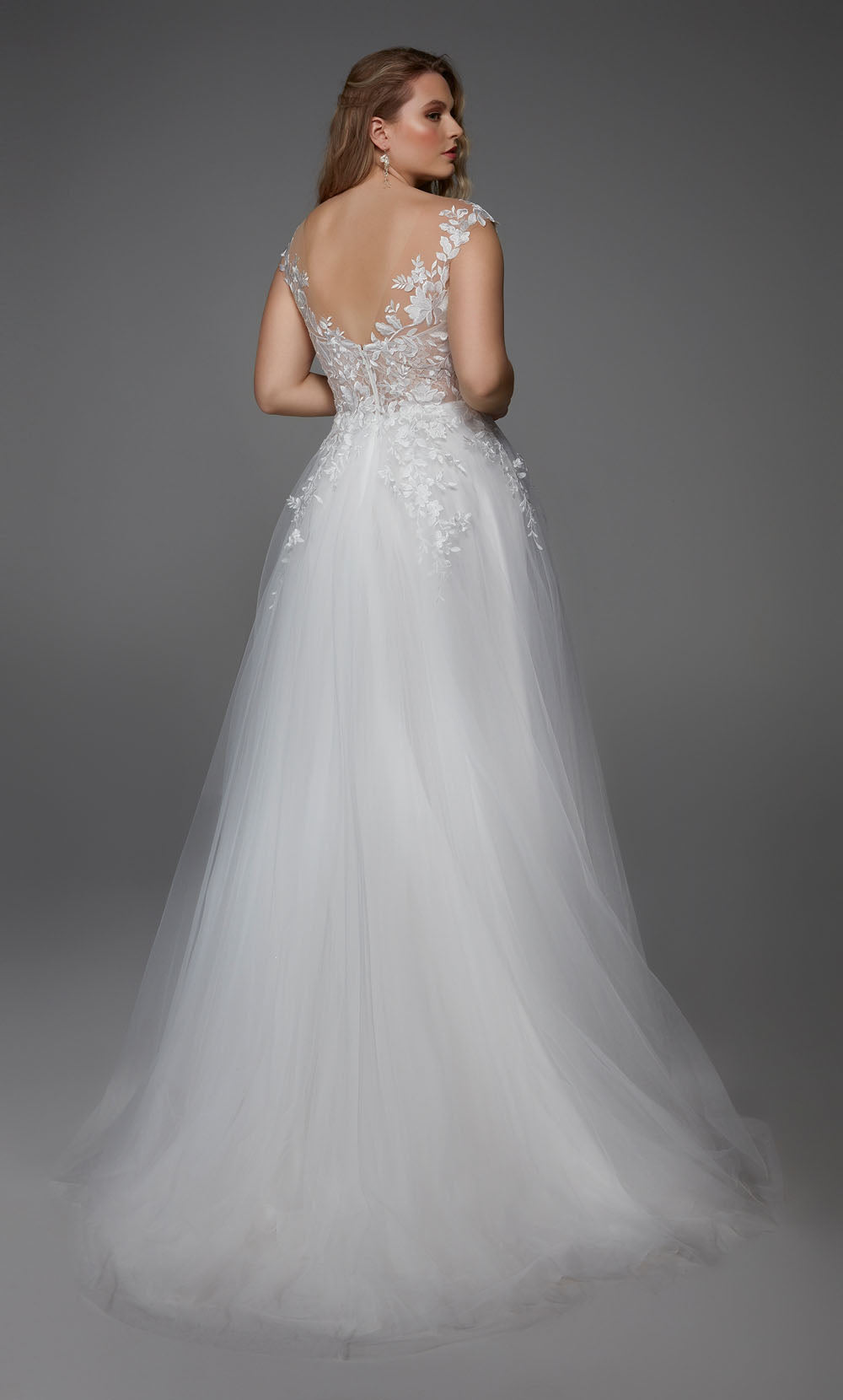 Alyce Paris 5090 Bridal Plongeant l'illusion une robe de ligne