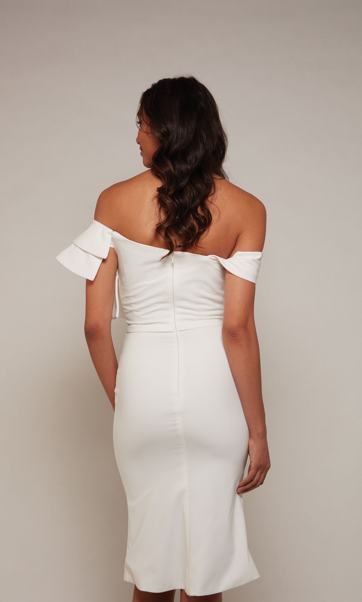 Alyce Paris 70032 Bridal hors de l'épaule volant la robe droite