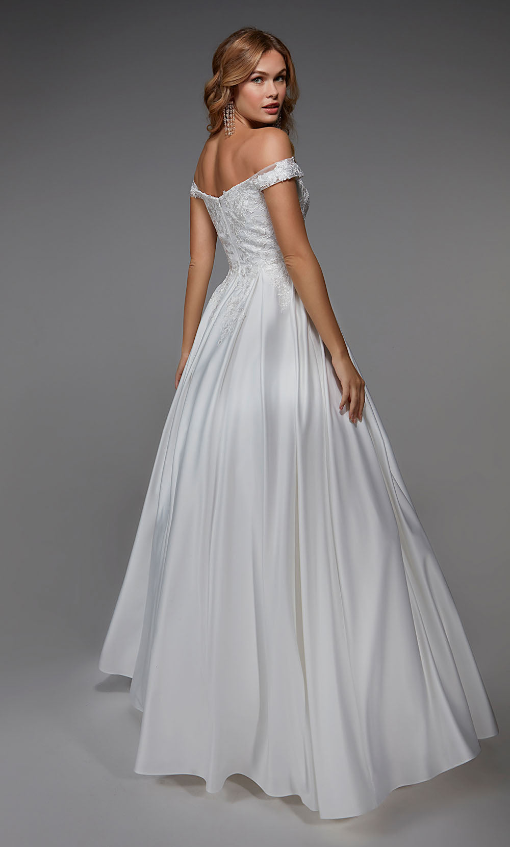 Alyce Paris 7034 Bridal hors de l'épaule élégante une robe de ligne