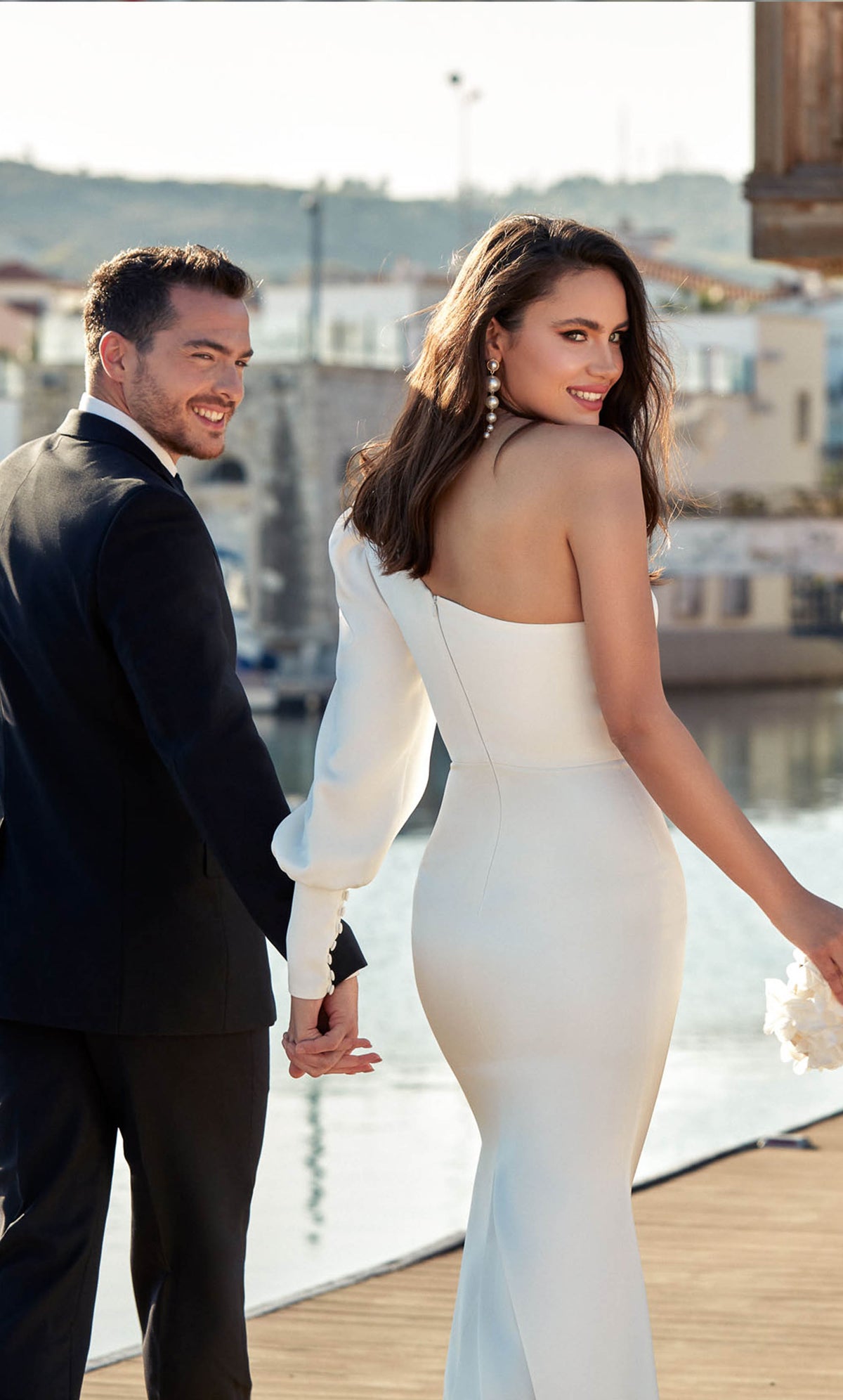 ALYCE Paris 7065 Bridal One-Shoulder-Ausschnitt, gerades Kleid mit Knöpfen