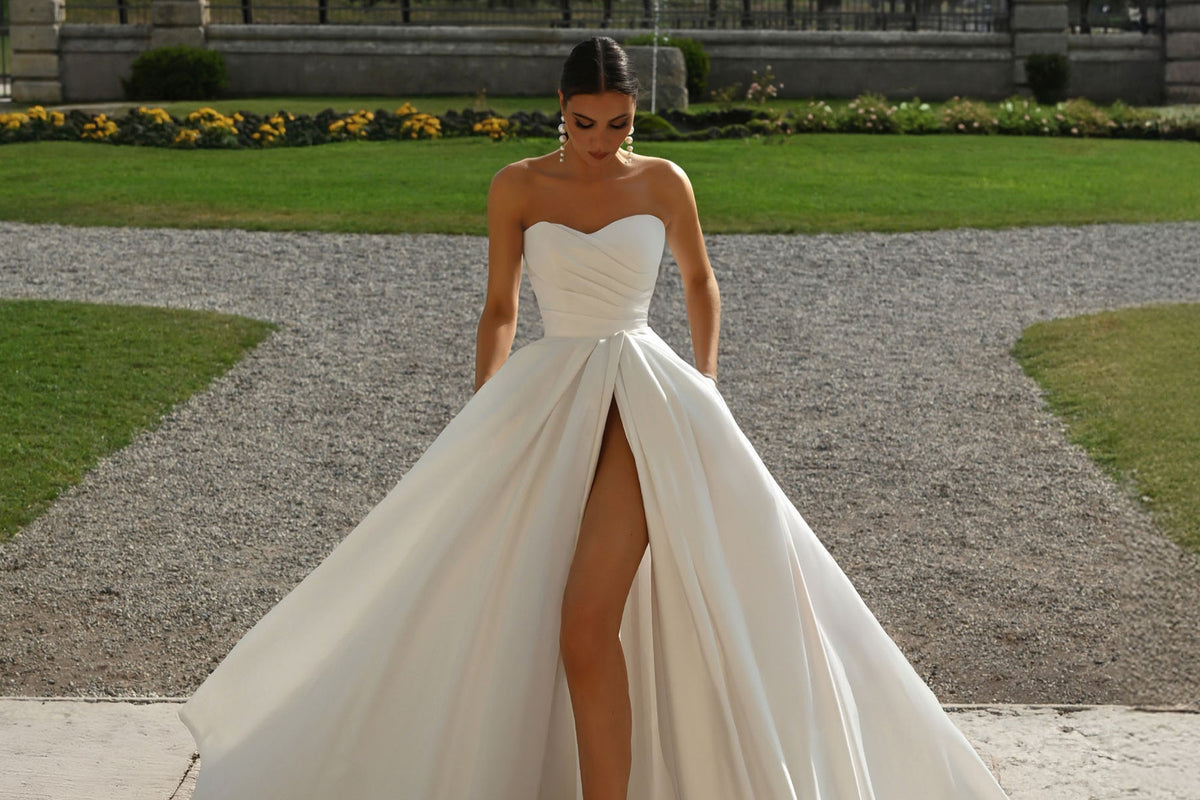 Alyce Paris 7088 Bridal Sweetheart Train Un vestido de línea
