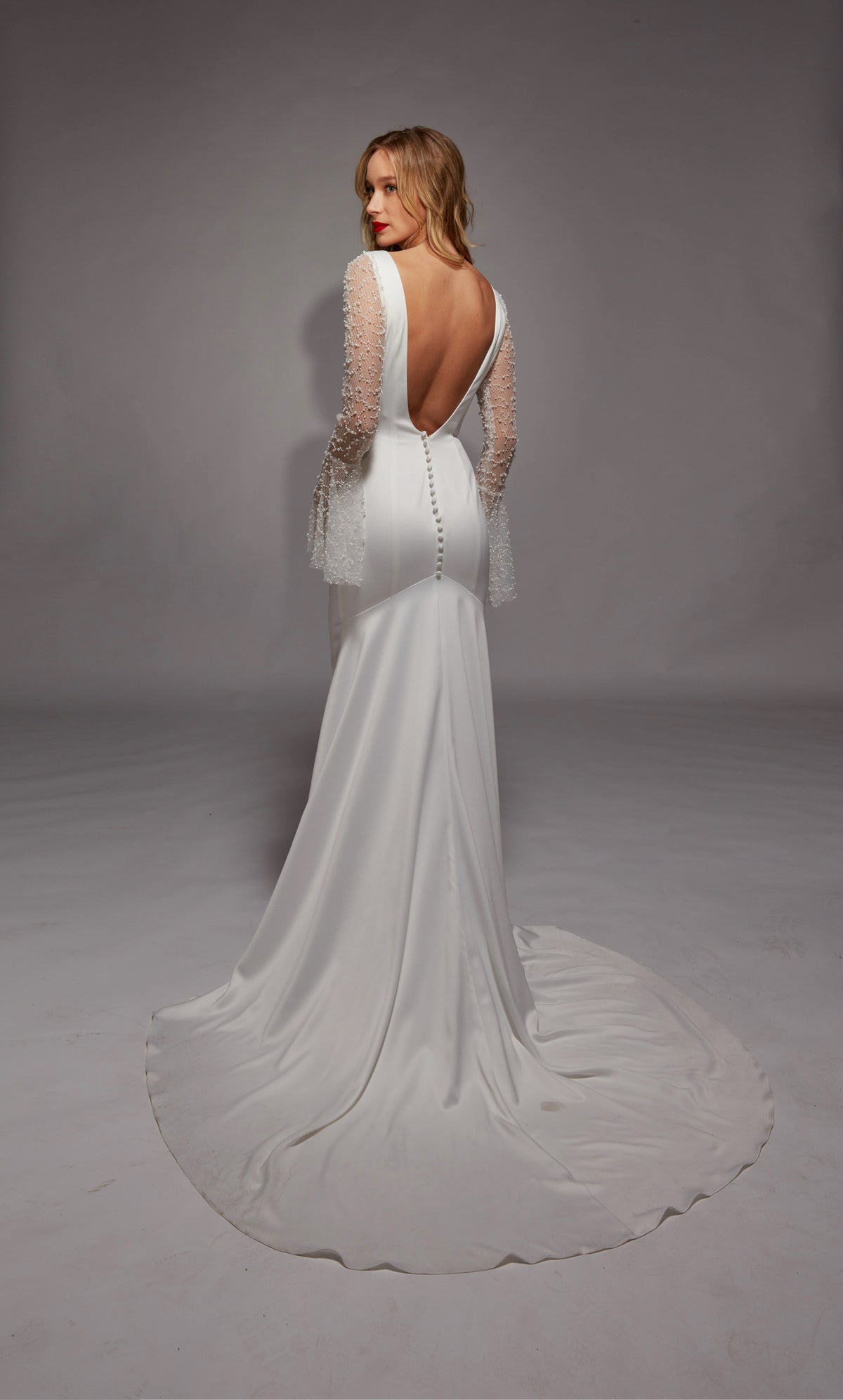 Alyce Paris 7137 decote de decote de noiva embelezado vestido de plenitude média