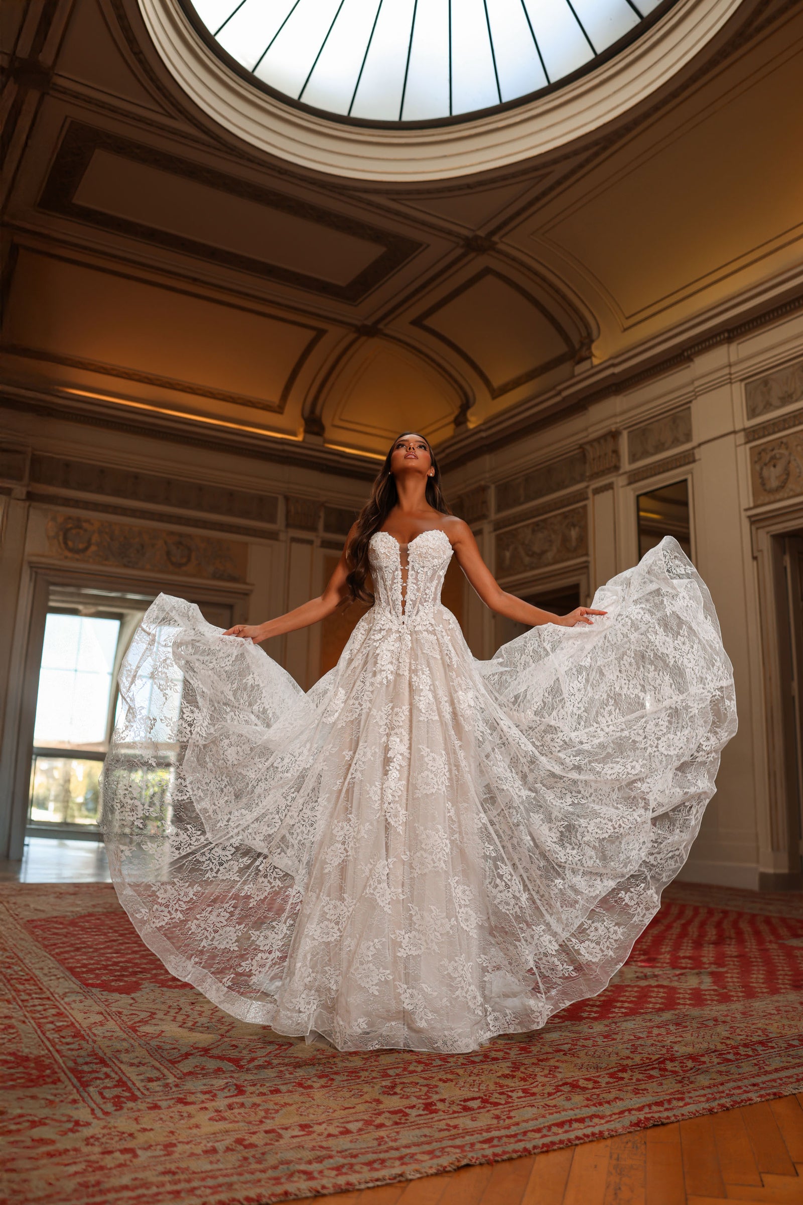 ALYCE PARIS 7154 BOURRIEUX PLIMING BRIDAL BUTONS UNE ROBE DE LIGNE