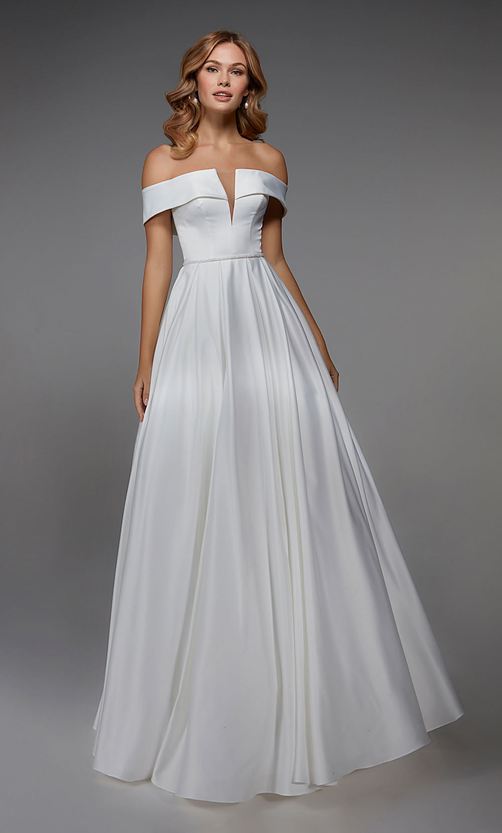 Alyce Paris 7023 Bridal Off the ombro simples um vestido de linha