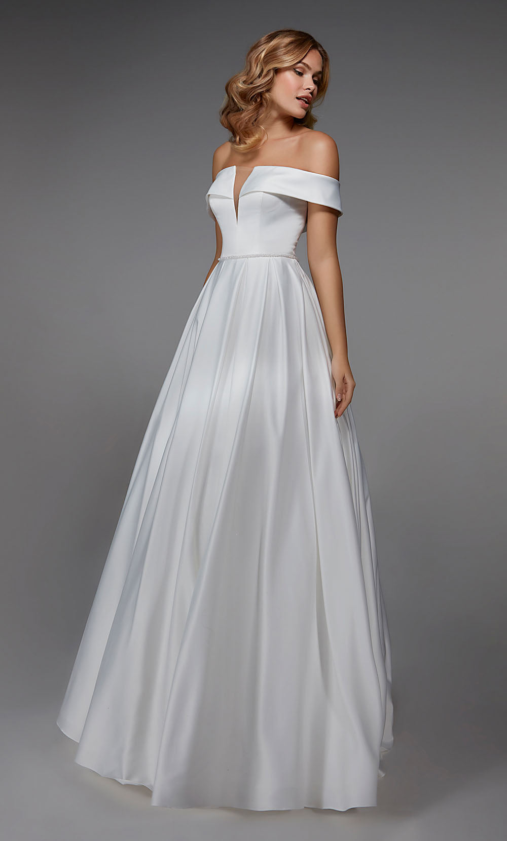 Alyce Paris 7023 Bridal Off the ombro simples um vestido de linha