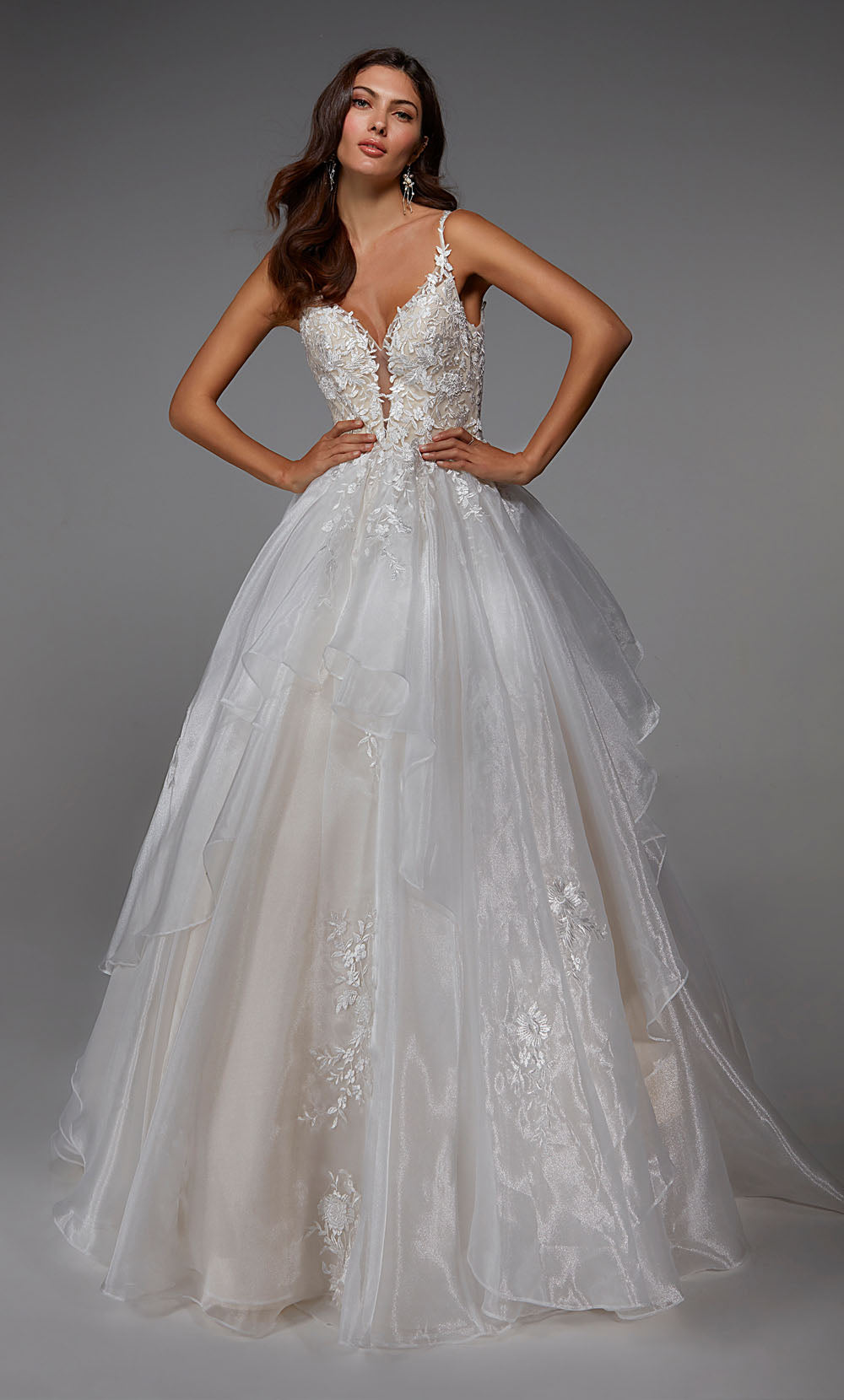 Alyce Paris 7047 Robe de balle de la cascade plongeante de la mariée