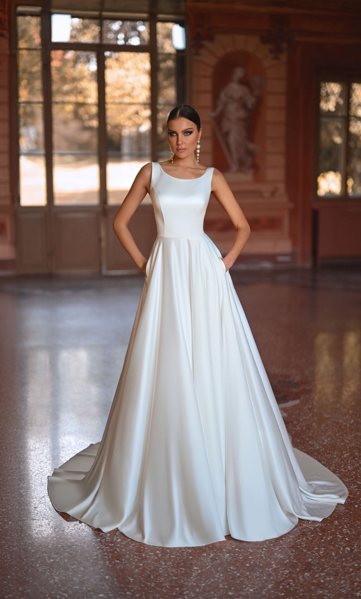 Alyce Paris 7053 Bridal Boat Train un abito da linea