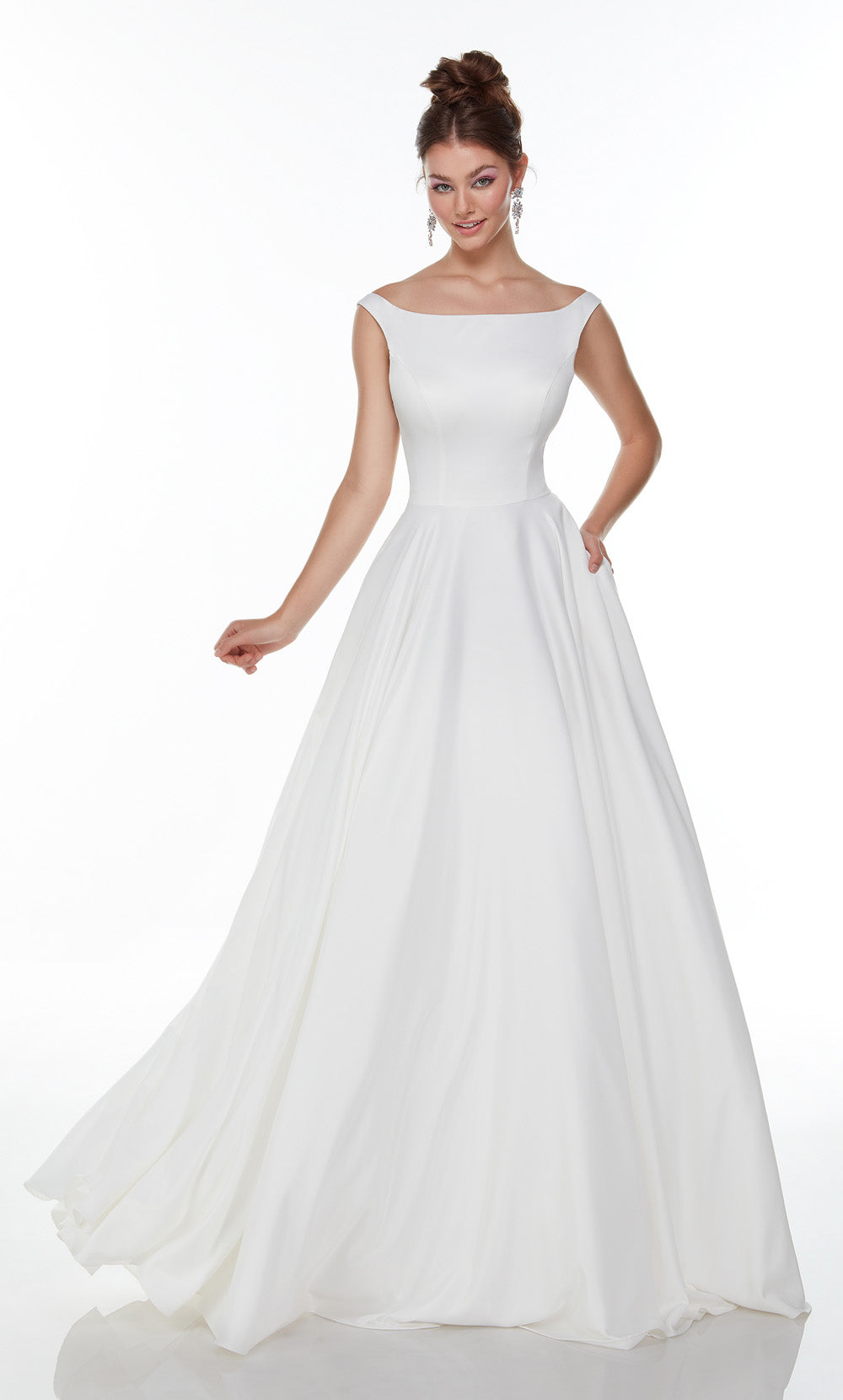 Alyce Paris 7054 Botones de bote nupcial Un vestido de línea