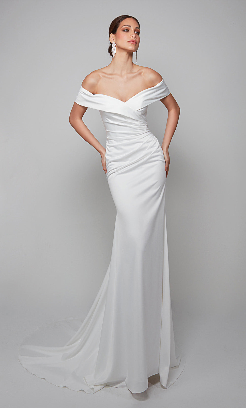 Alyce Paris 7059 Bridal fuera del hombro Vestido recto simple