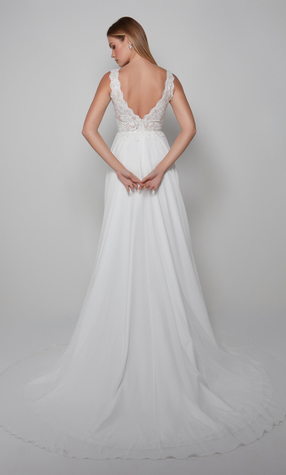 Alyce Paris 7071 Bridal que se sumerge un vestido de línea