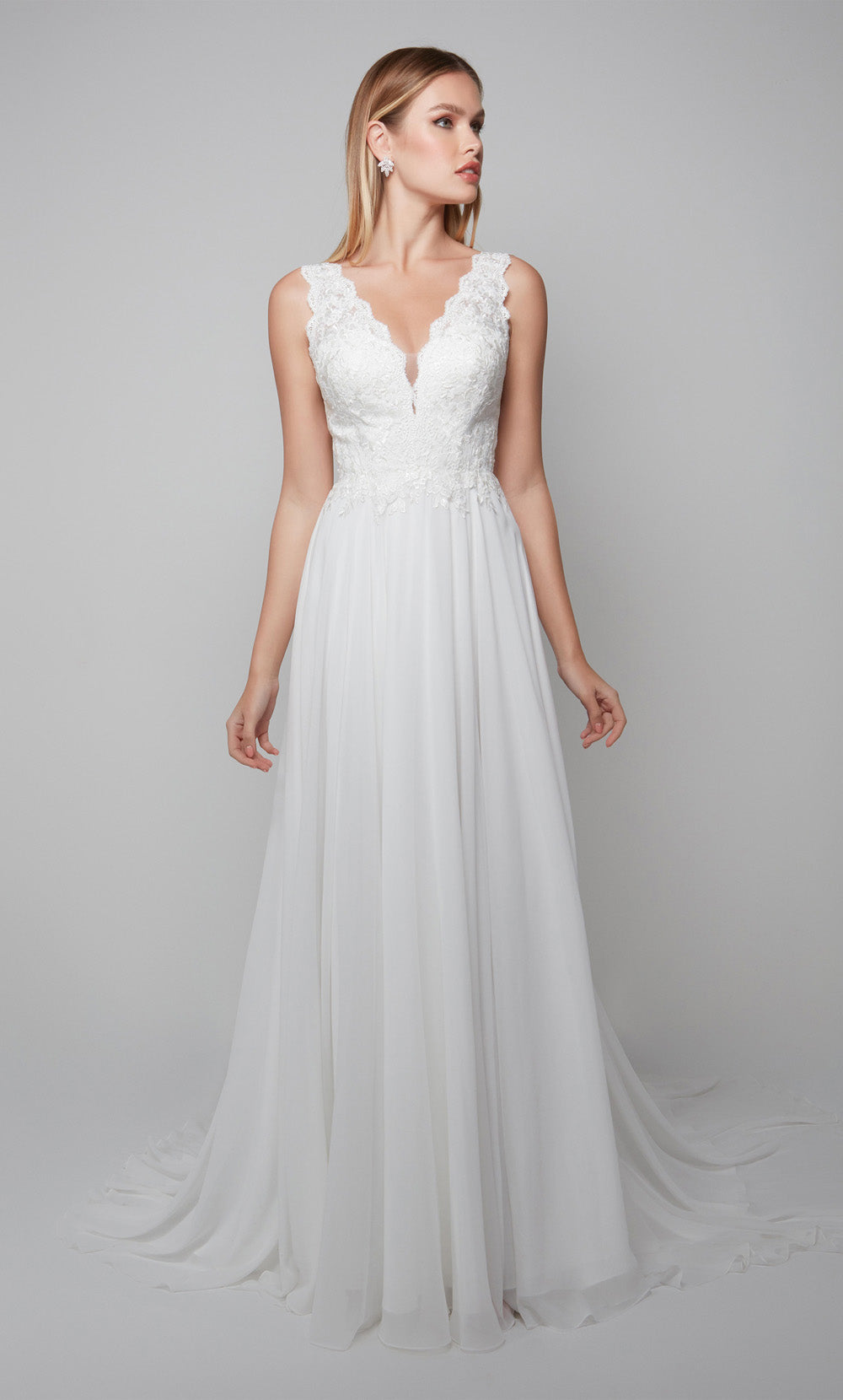 Alyce Paris 7071 Bridal que se sumerge un vestido de línea