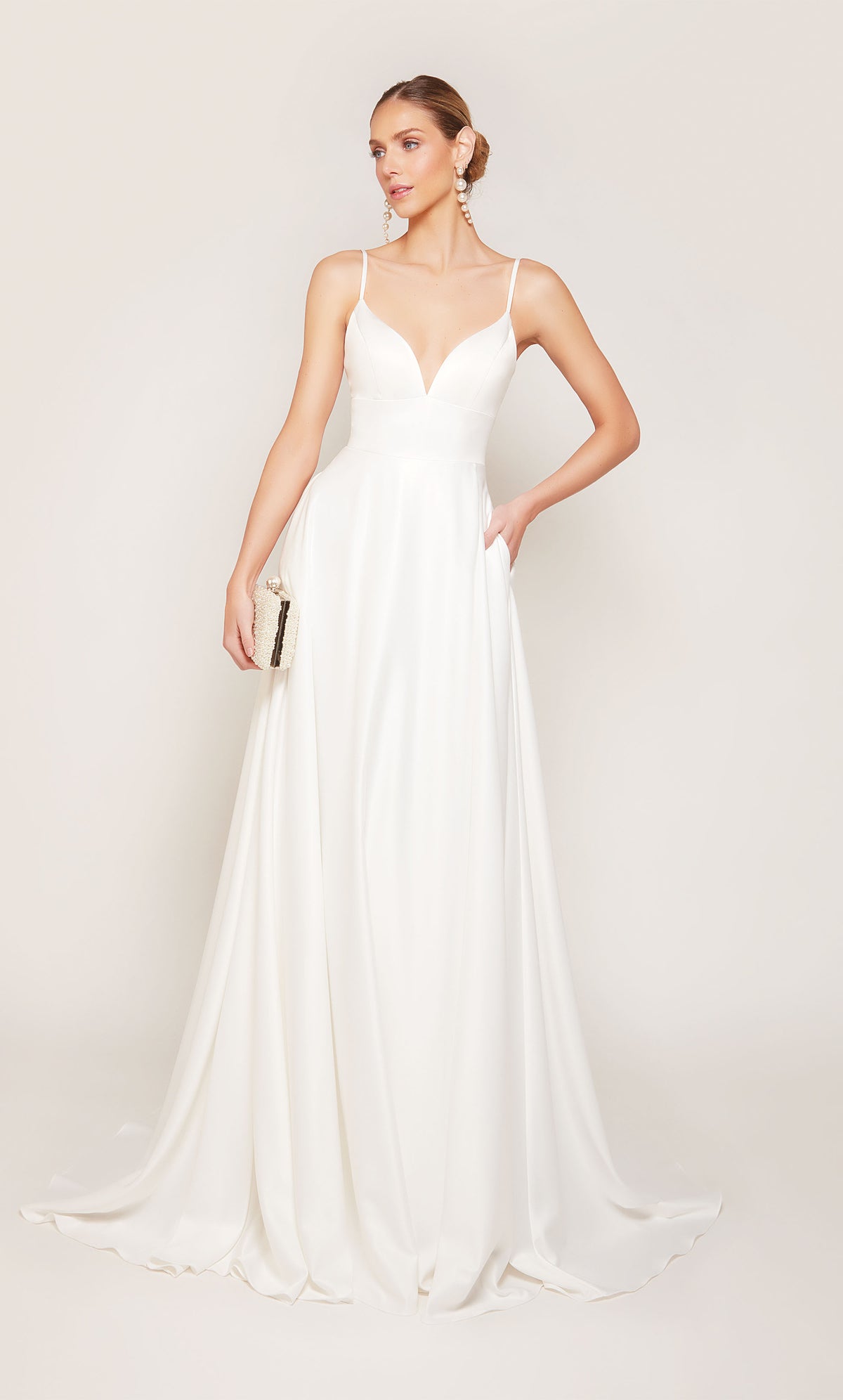 Alyce Paris 7095 Robe de plénitude médiane à col barilable en V Bridal