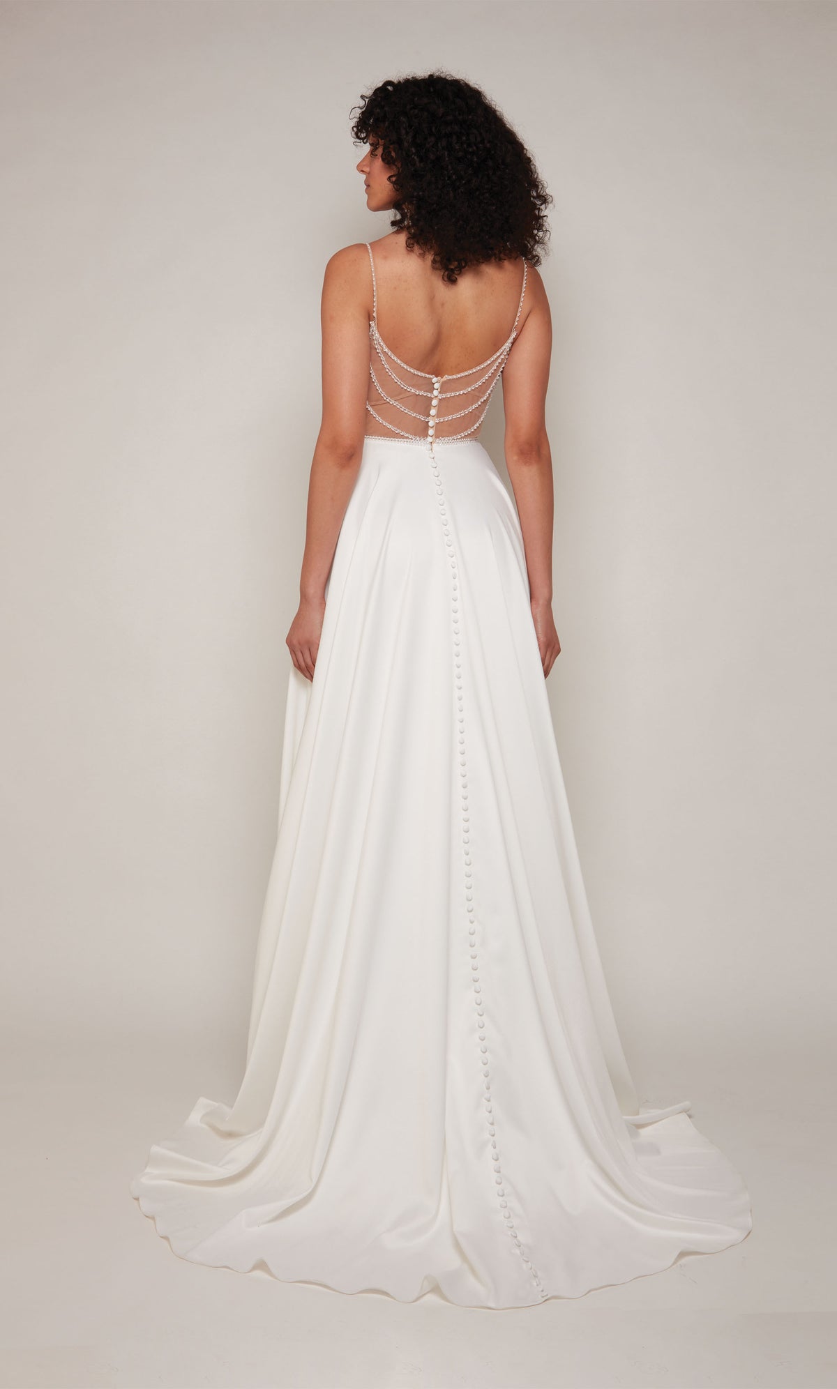 Alyce Paris 7099 Bridal V-Neck a embelli une robe de ligne