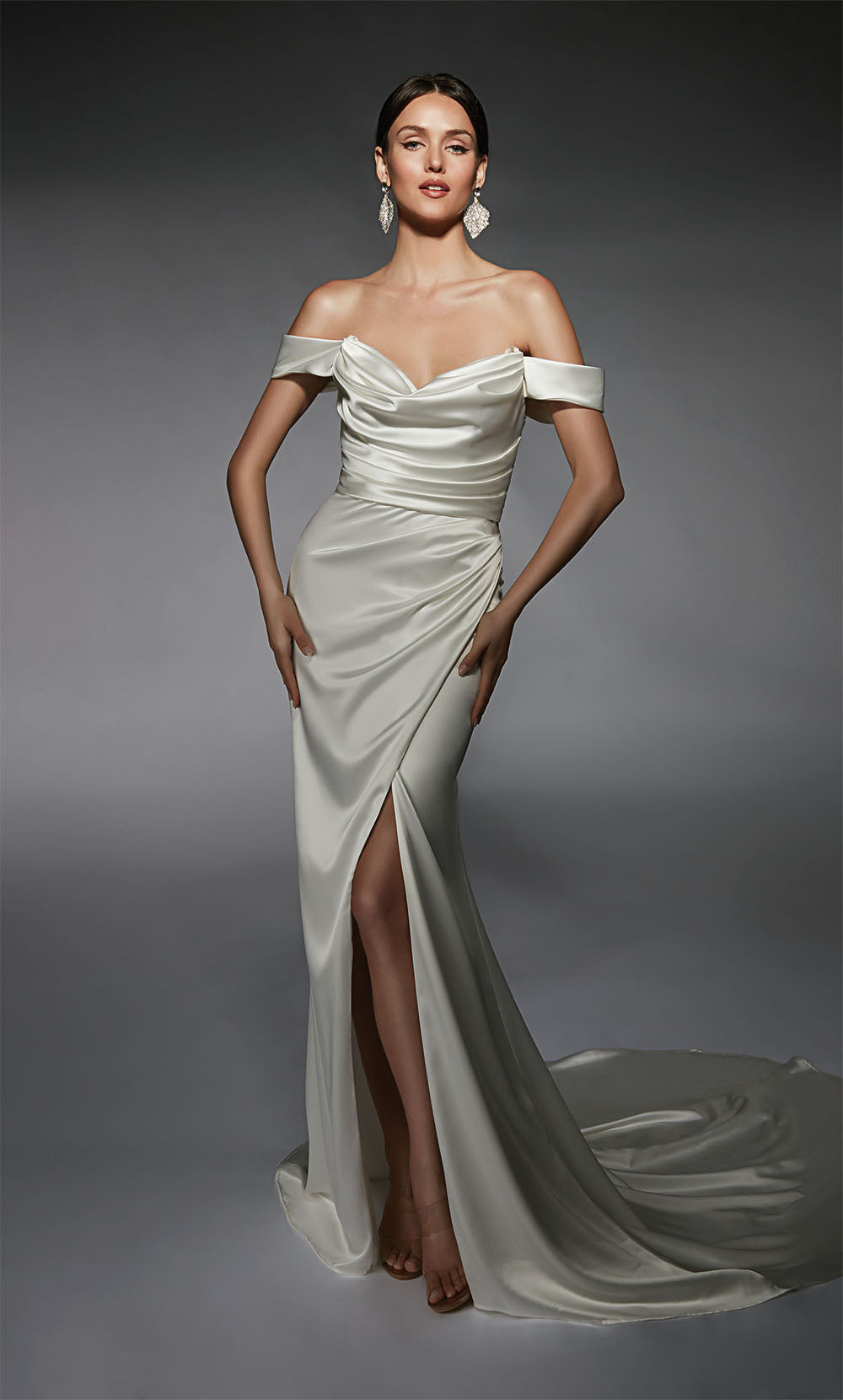 Alyce Paris 7106 Bridal Cowl Slit Robe droite