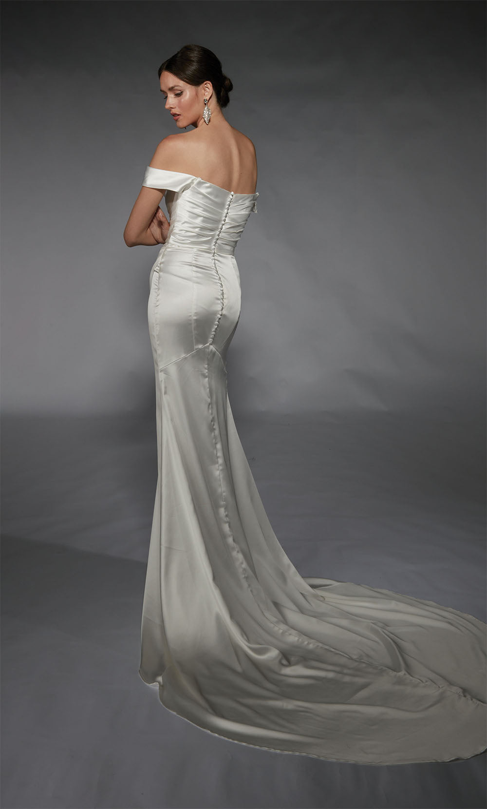 Alyce Paris 7106 Bridal Cowl Slit Robe droite