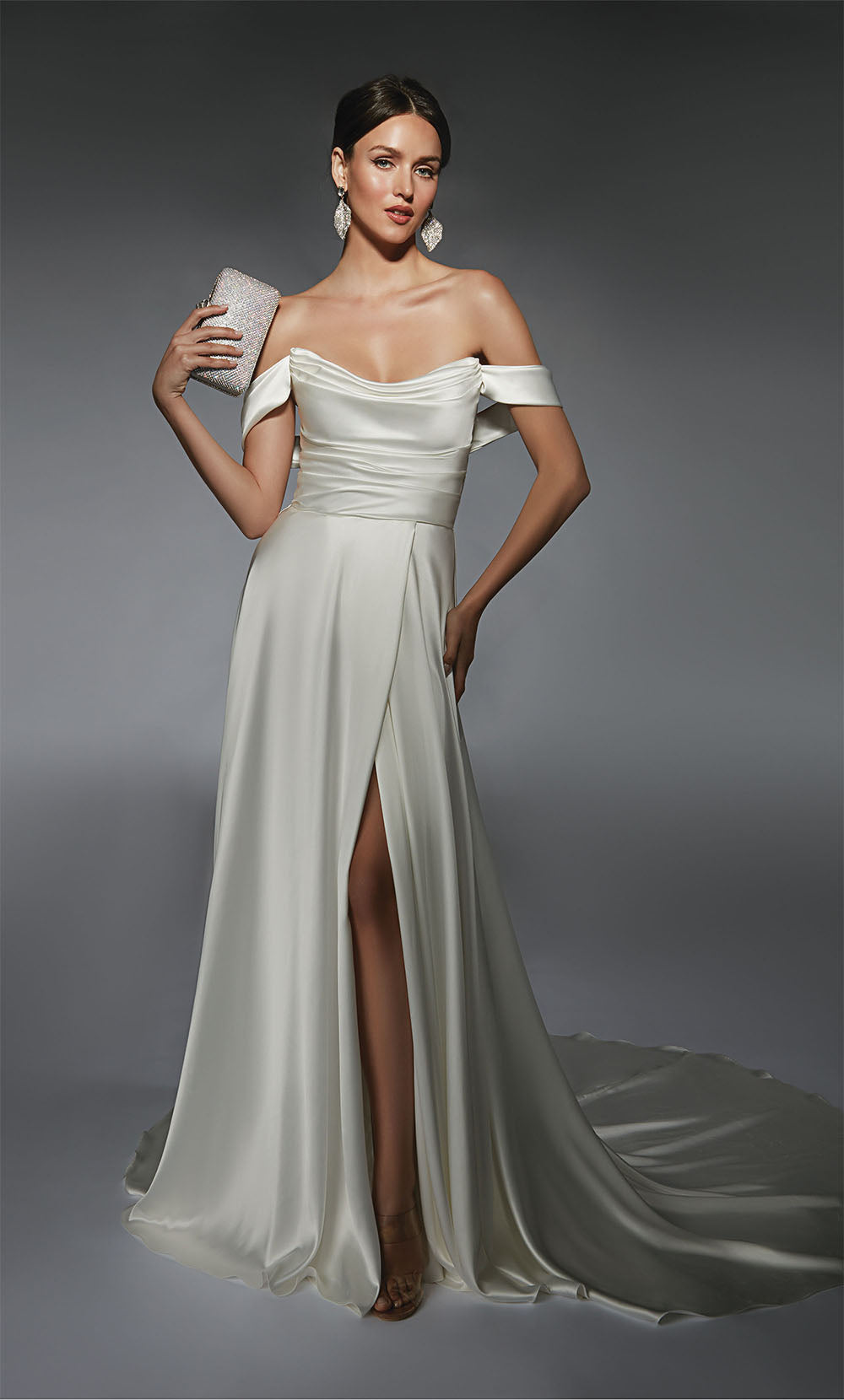 Alyce Paris 7107 Bridal Cowl Slit un vestido de línea