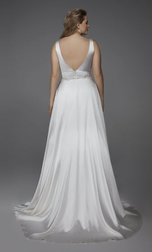 Formal Dress: 1422. Long, Plunging Neckline, A-Line Alyce Paris